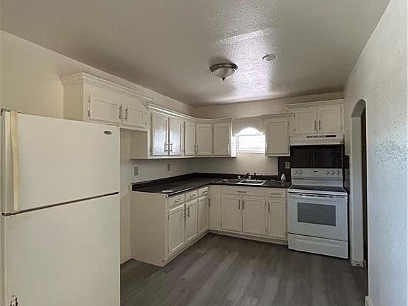 3rd image of 401 N Bethel St