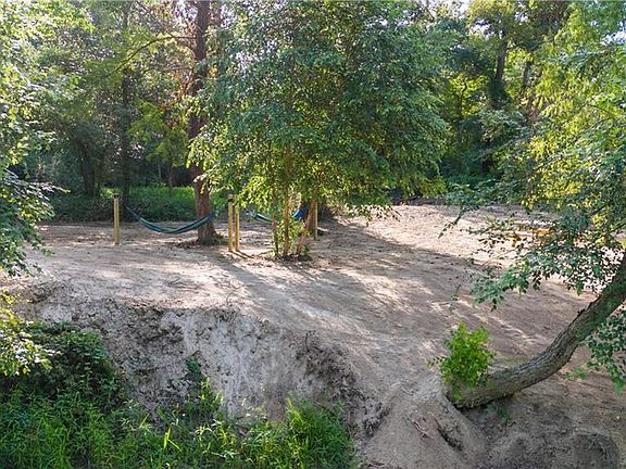 3rd image of 72287 Military Rd