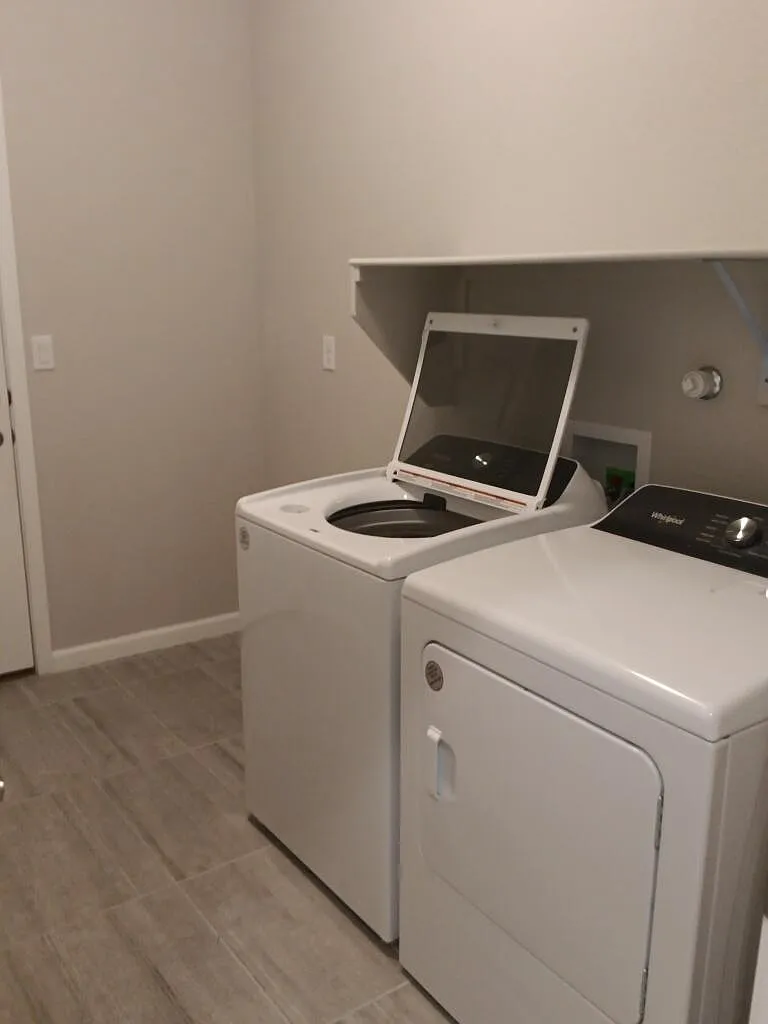 3 bed, 2.0 bath, 2054 sqft, $2,500 — Photo 4