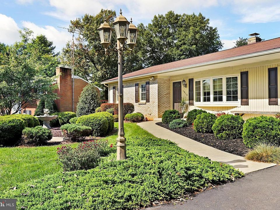 1st image of 1914 Applewood Dr