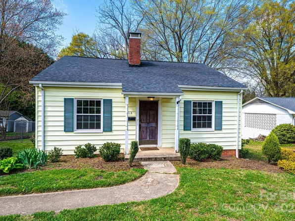 713 8th Street Dr NW, Hickory, NC 28601