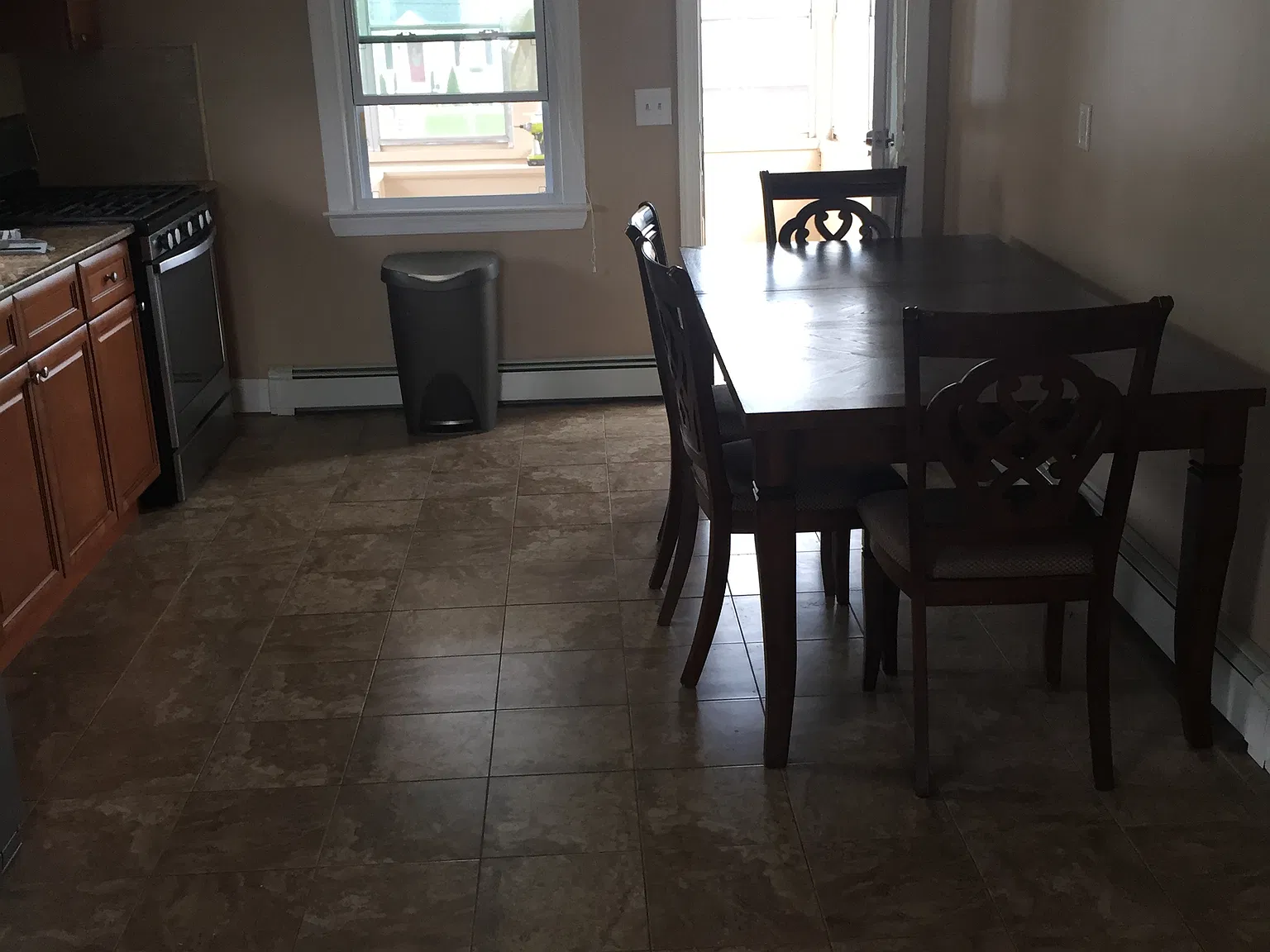 2 bed, 850 sqft, $2,500 — Photo 3