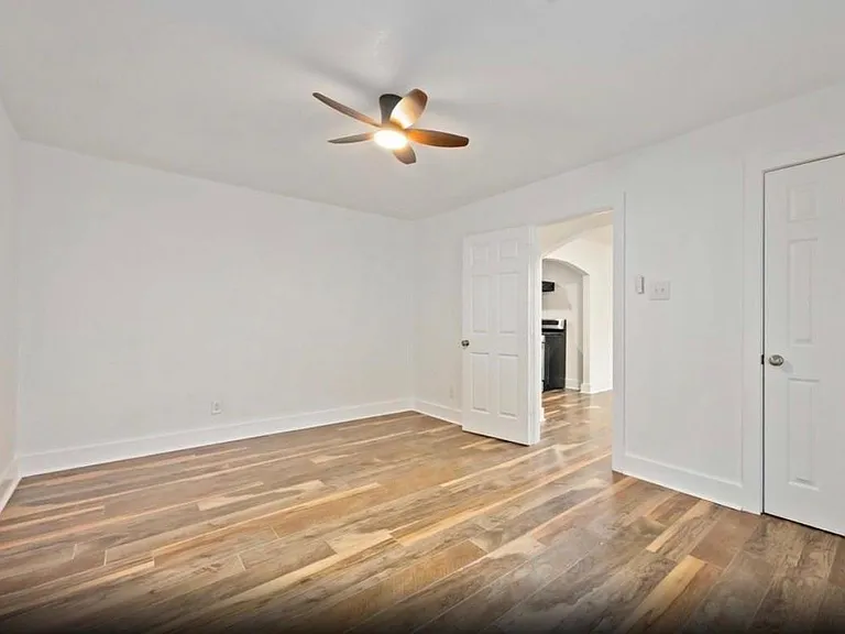 6043 Lyndhurst Dr — Photo 11