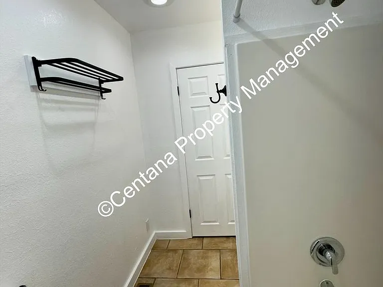 917 W Woolman St — Photo 12