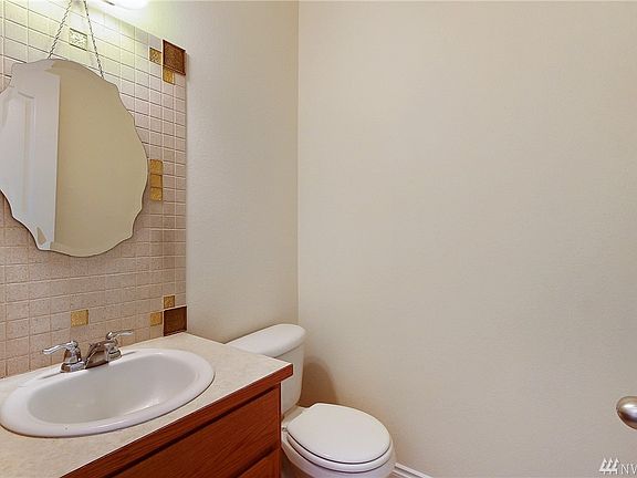 4th image of 11602 183rd St E