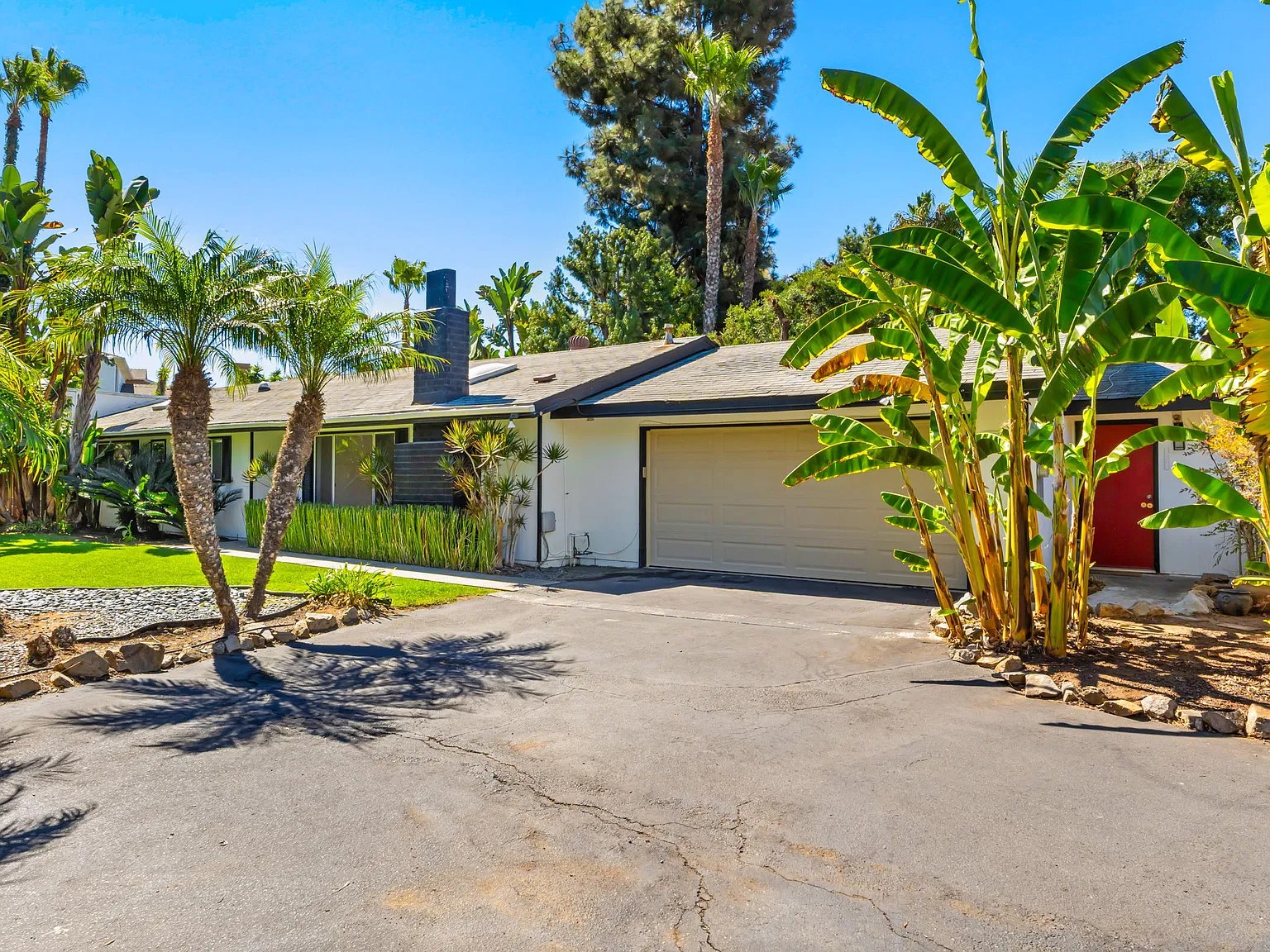4 bed, 3500 sqft, $8,750 — Photo 2