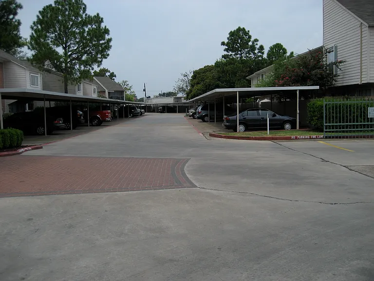 Silver Maples Apartments — Photo 7