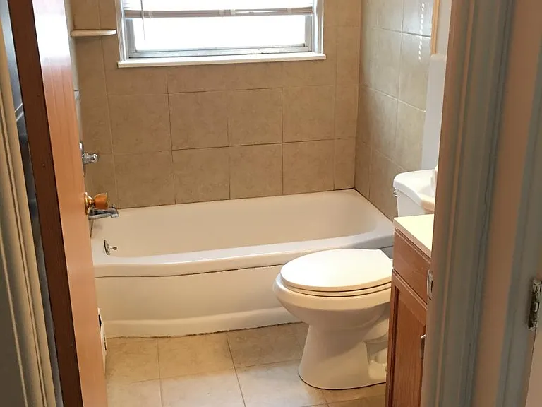 Clean Tile Bahtroom