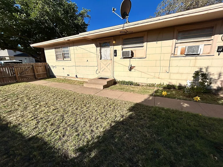 3810 22nd Pl — Photo 1