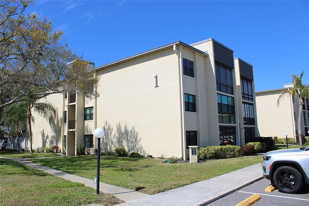 1 bed, 1.0 bath, 660 sqft, $1,395 — Photo 1