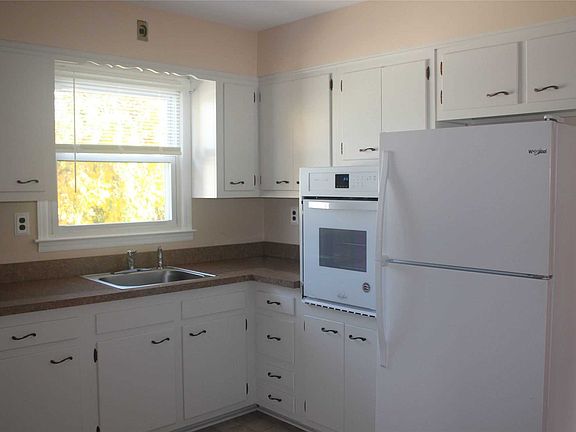 2nd image of 229 Lincoln Ave APT 2