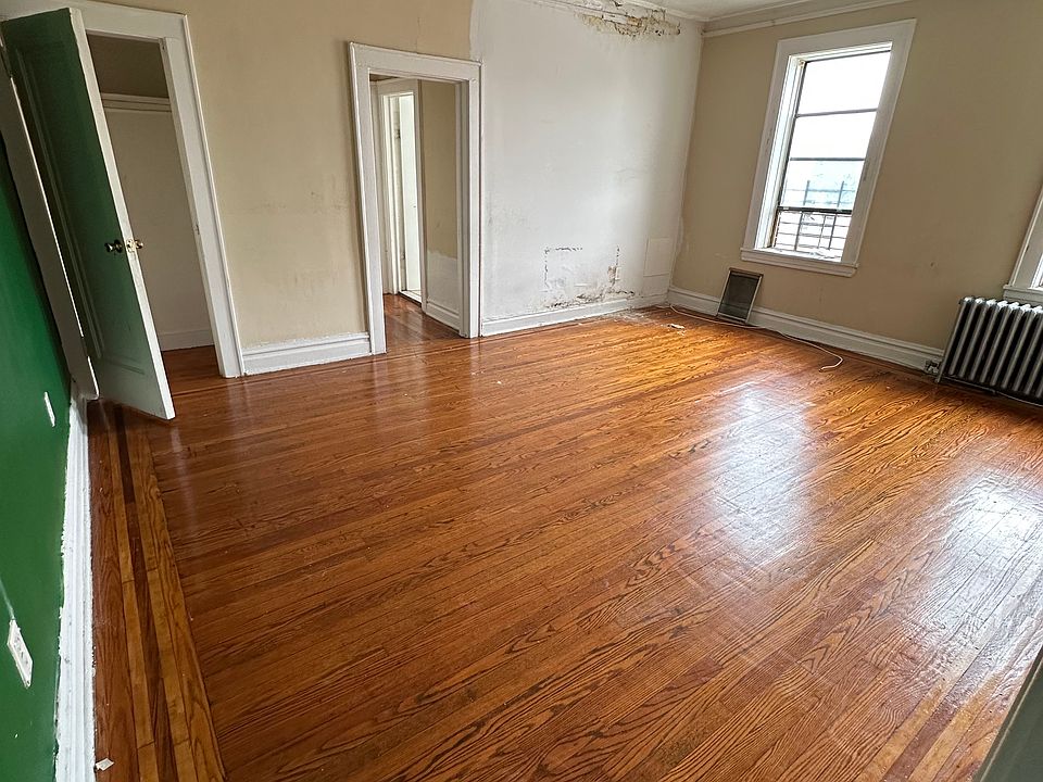 2nd image of 608 Salem Ave #B12