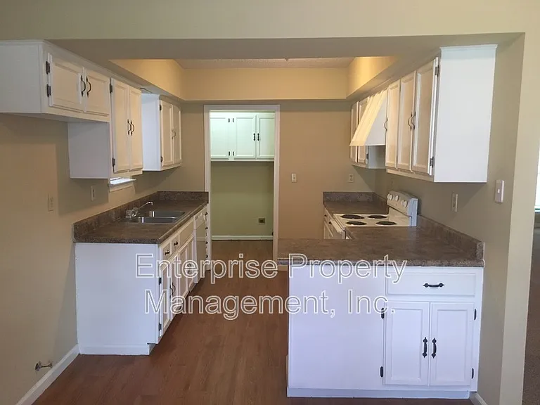 7019 Shadow Oaks Dr — Photo 8