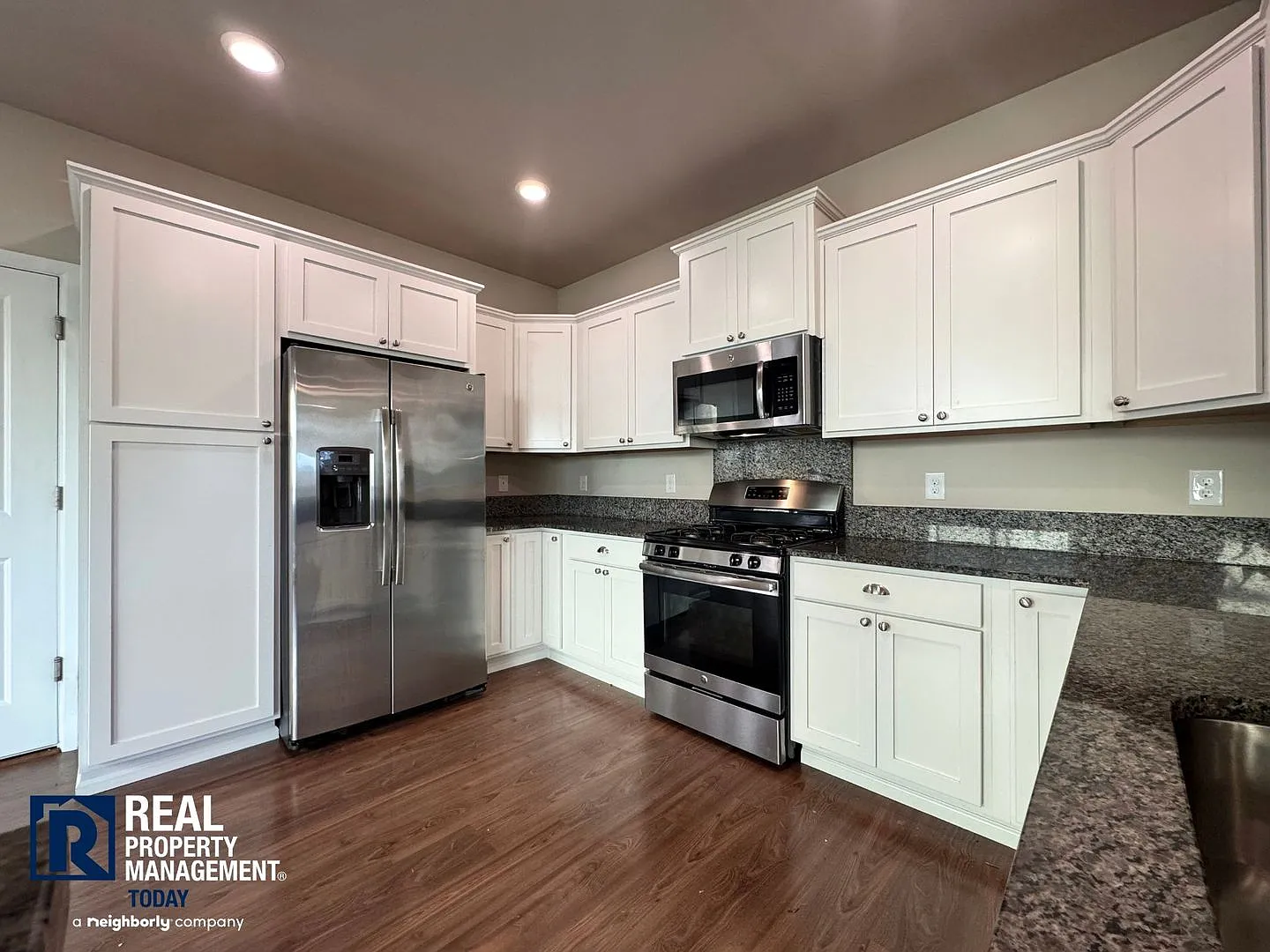 Spacious 4-Bedroom Home with Fenced Yard & 2-Car Garage Near JBLM! — Photo 2