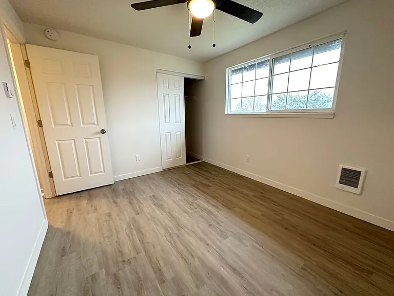 2795 N Clark Ct — Photo 12