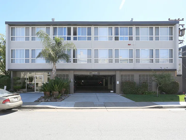 The Colegrove Apartments — Photo 8