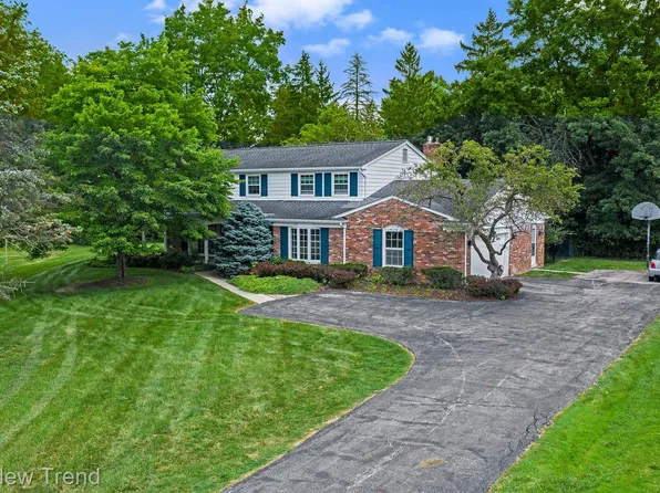 21515 Meadow Ln, Beverly Hills, MI 48025