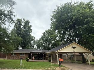 700 E Mayo Dr, Sallisaw, OK 74955