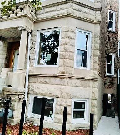 3rd image of 3908 W Congress Pkwy