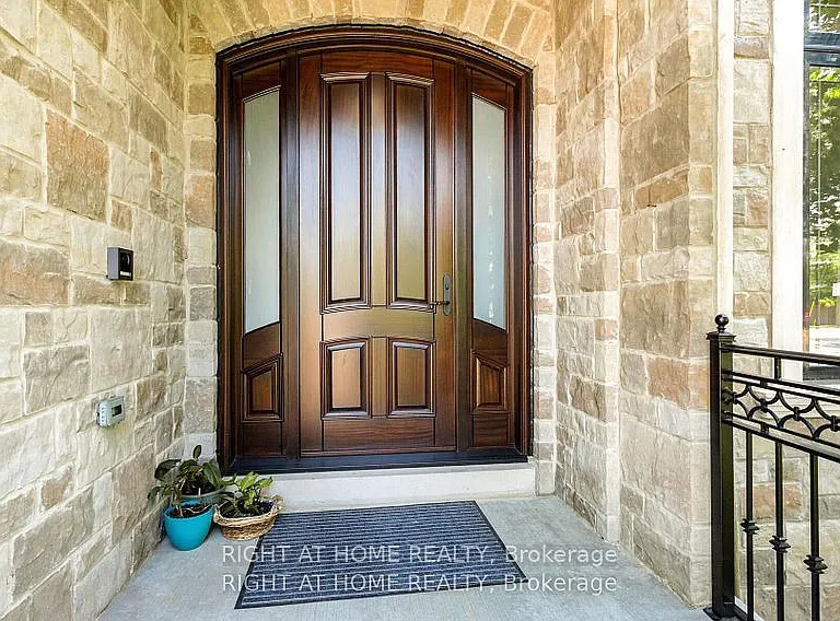 1220 Meredith Ave — Photo 3