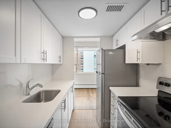 250 Saint Clair Ave W #303, Toronto, ON M4V 1R6