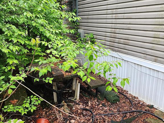 5th image of 184 Lawrence Ln