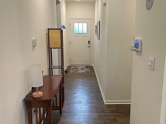 4th image of 916 Darwin St