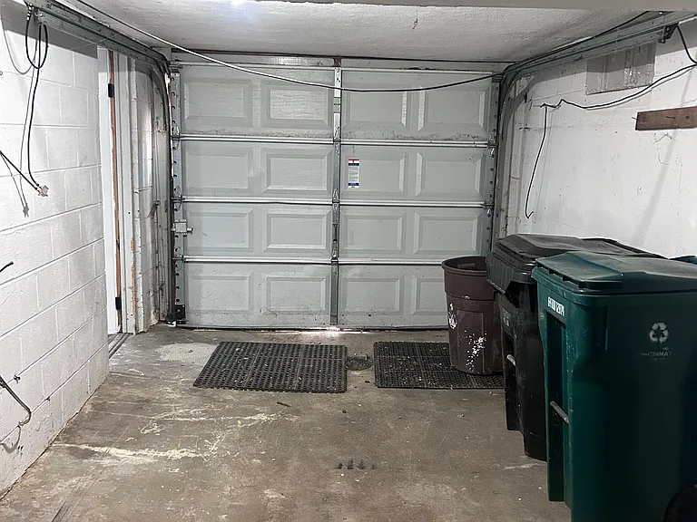 One car garage