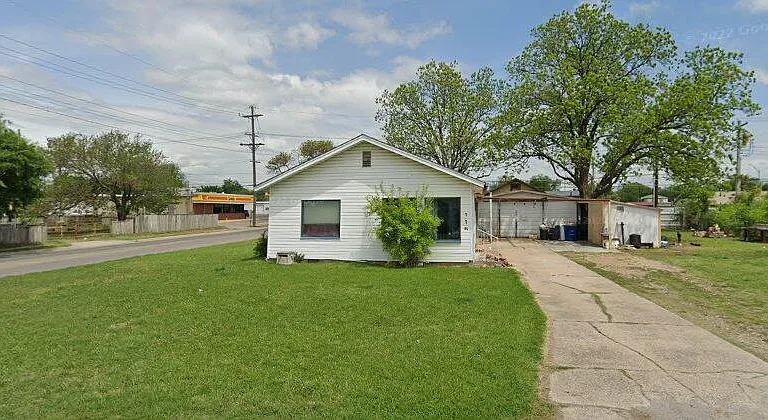 115 W Willow Ave — Photo 1