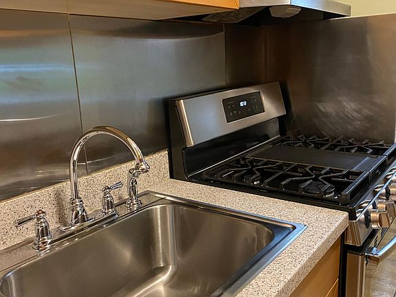 3rd image of 10 Longwood Dr APT 8