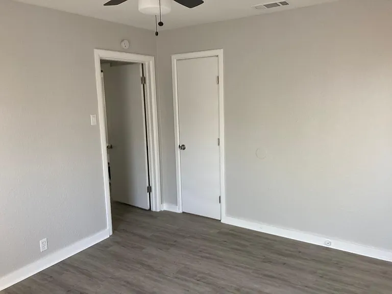 211 W Church St — Photo 11