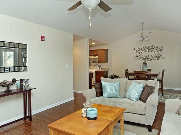3rd image of 857 Malabu Dr APT 3201