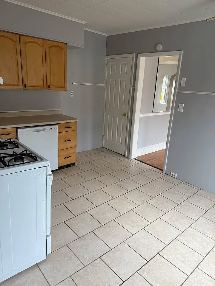 3 bed, 1342 sqft, $2,050 — Photo 4