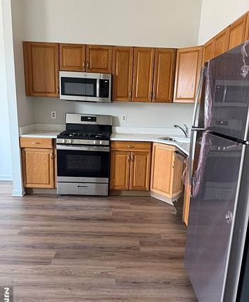 4th image of 250 Park Ave APT 1