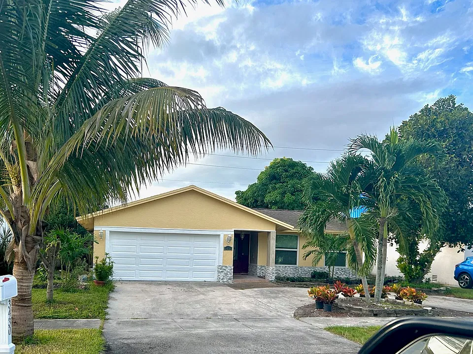 3430 SW 4th St