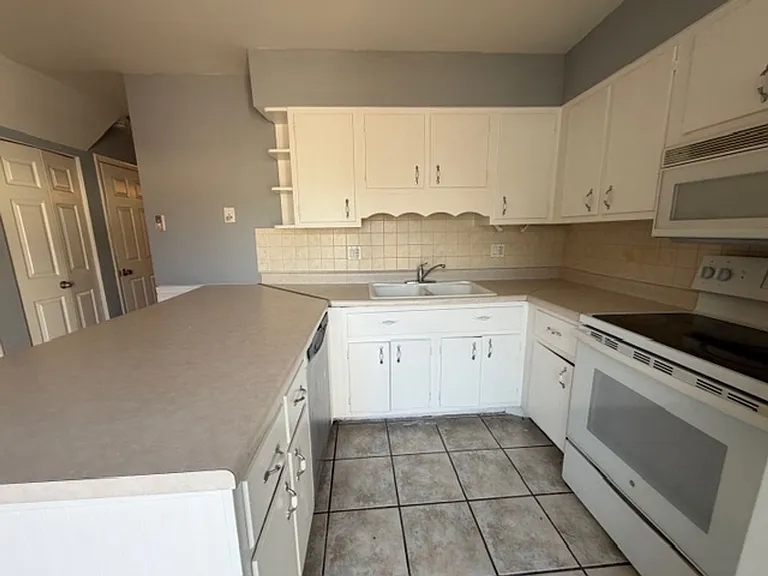 7244 Hazelcrest Dr — Photo 7