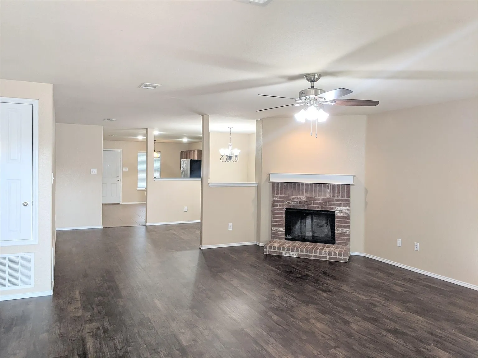 3 bed, 1869 sqft, $1,900 — Photo 4