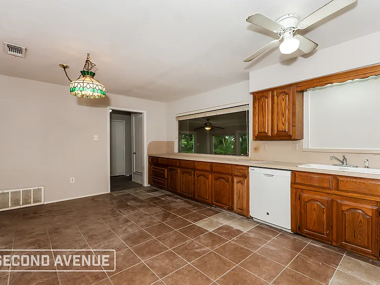 533 Lee St — Photo 8