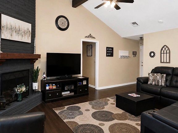 3rd image of 815 Redway Ln