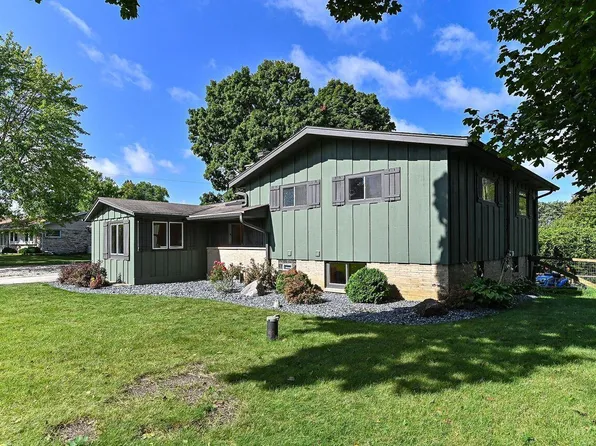 5875 South St. Andrews DRIVE, New Berlin, WI 53146