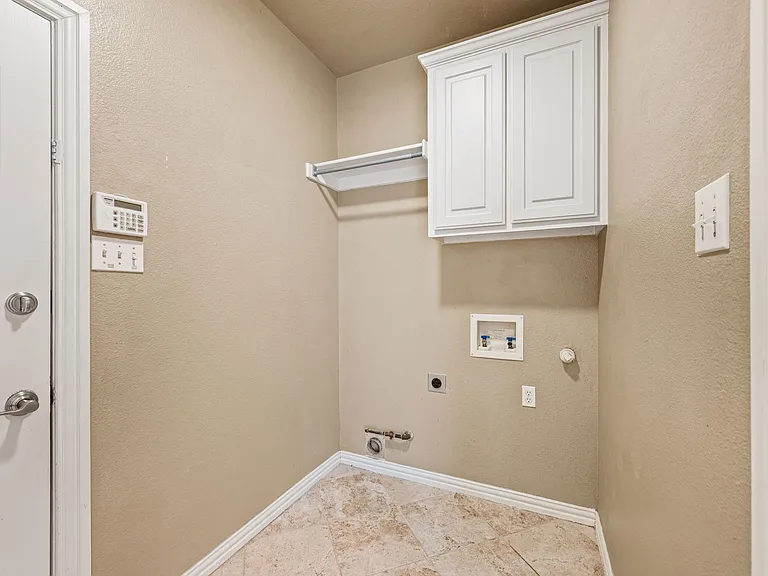 3316 Lexington Ave — Photo 7