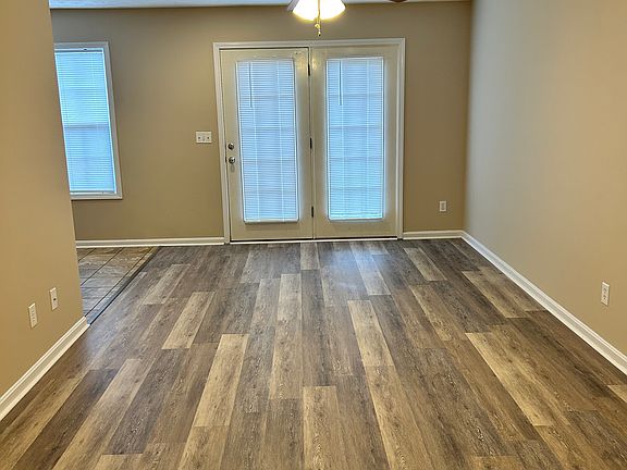4th image of 124 Darby Woods Ct