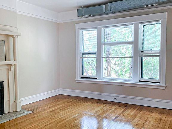 3rd image of 721 W Wrightwood Ave