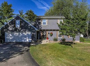 5883 N Rickfield Rd, Jackson, MI 49201