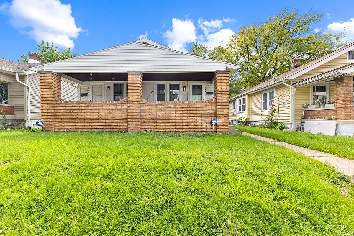 Building Photo - 950 N Chester Ave