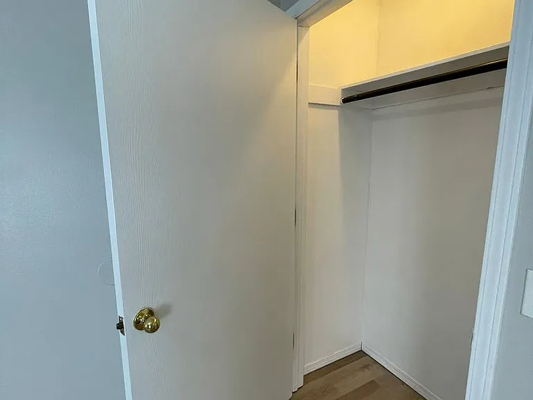 521 N Oak Grove Ave #B — Photo 23
