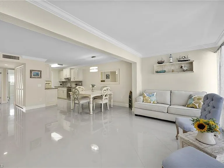 2100 Gulf Shore Blvd N #212 — Photo 6