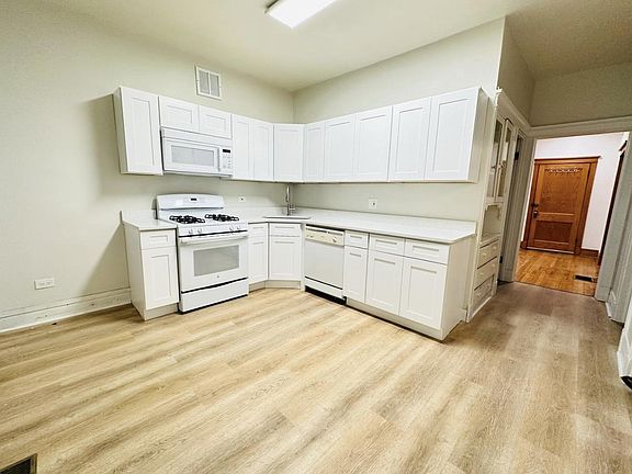 3rd image of 2234 W Cortez St #1R