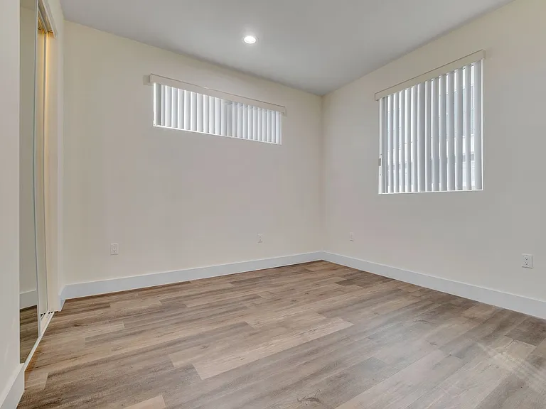 11619 Ayres Ave — Photo 16