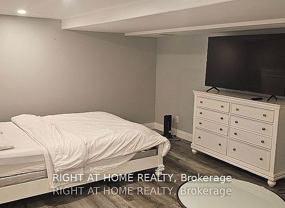 4th image of 21 Thomson St #Basement